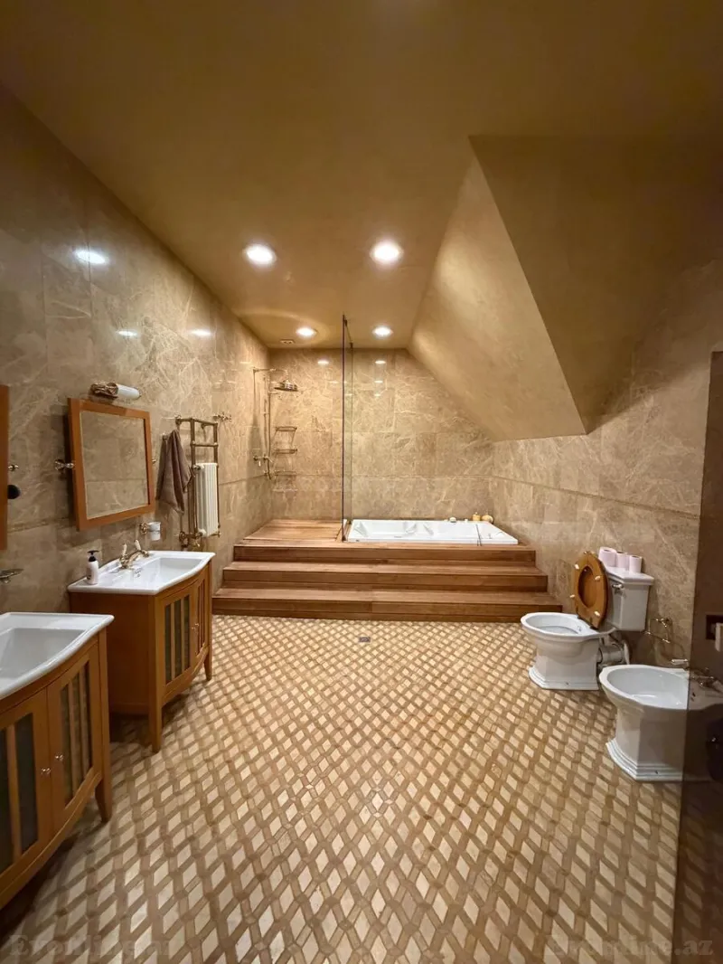 Satılır 10 otaqlı Həyət evi 1005 m² 8 Noyabr m. - şəkil 10