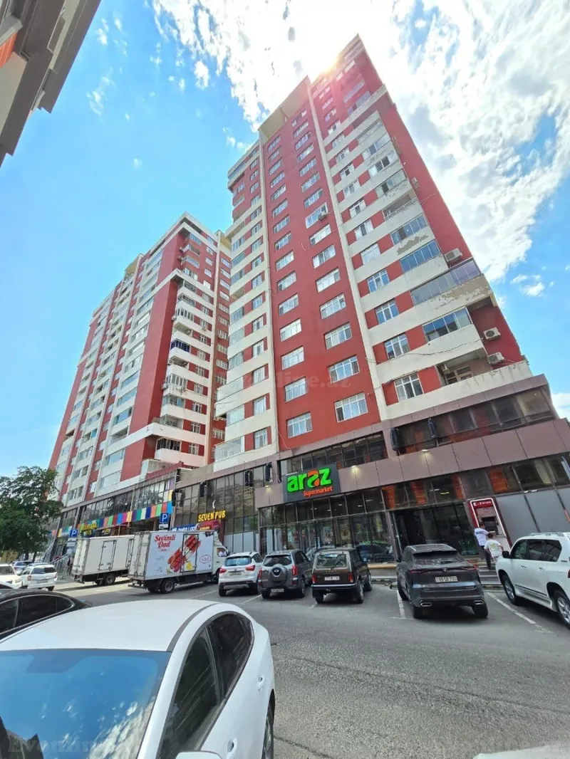 2 otaqlı Mənzil 93 m² Qara Qarayev m. Satılır