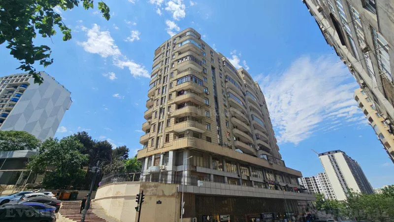 Satılır 3 otaqlı Mənzil Yeni tikili 120 m² 28 May m. - şəkil 22