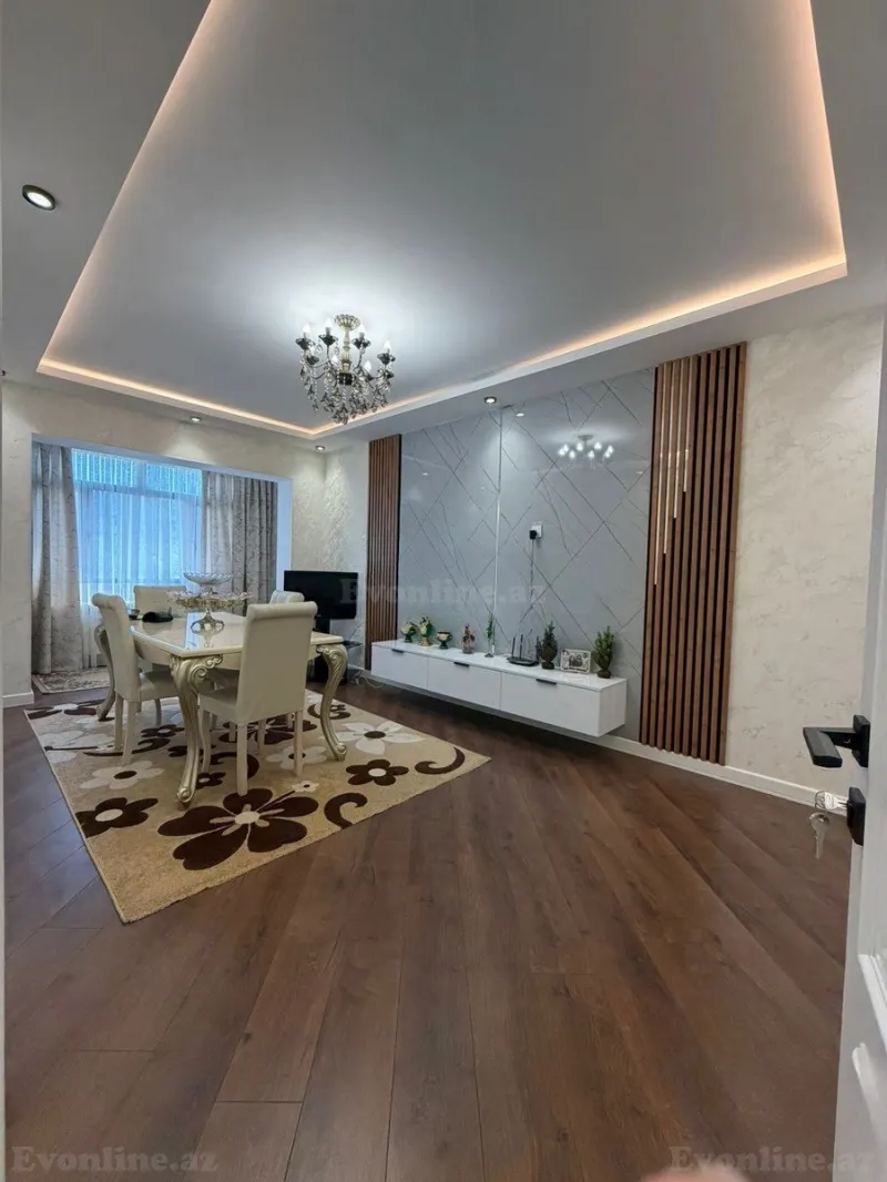 Satılır 4 otaqlı Mənzil Köhnə tikili 100 m² İnşaatçılar m.