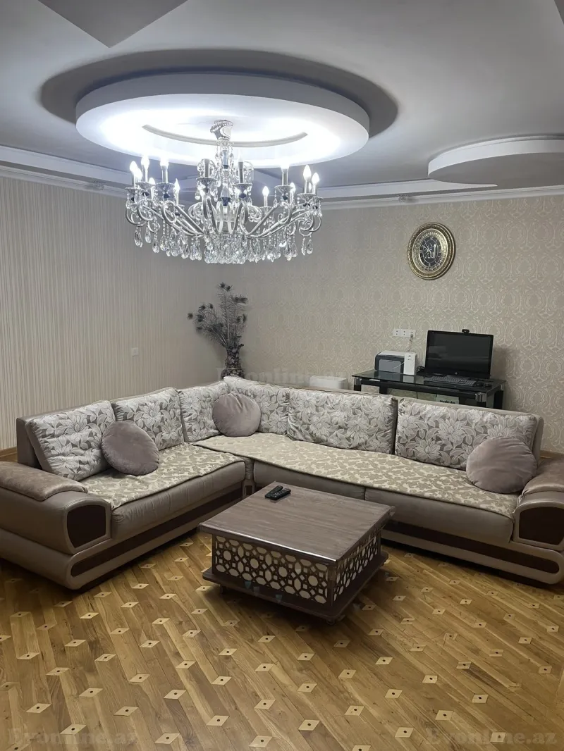 Satılır 5 otaqlı Mənzil Köhnə tikili 113 m² Bakıxanov