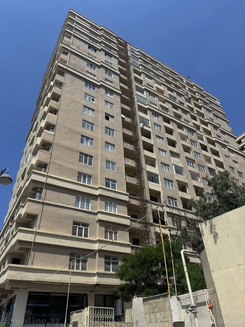 3 otaqlı Mənzil 141 m² İnşaatçılar m. Satılır