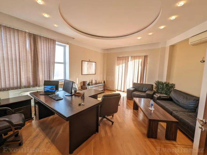 Kirayə verilir Ofis 101 m² 28 May m.