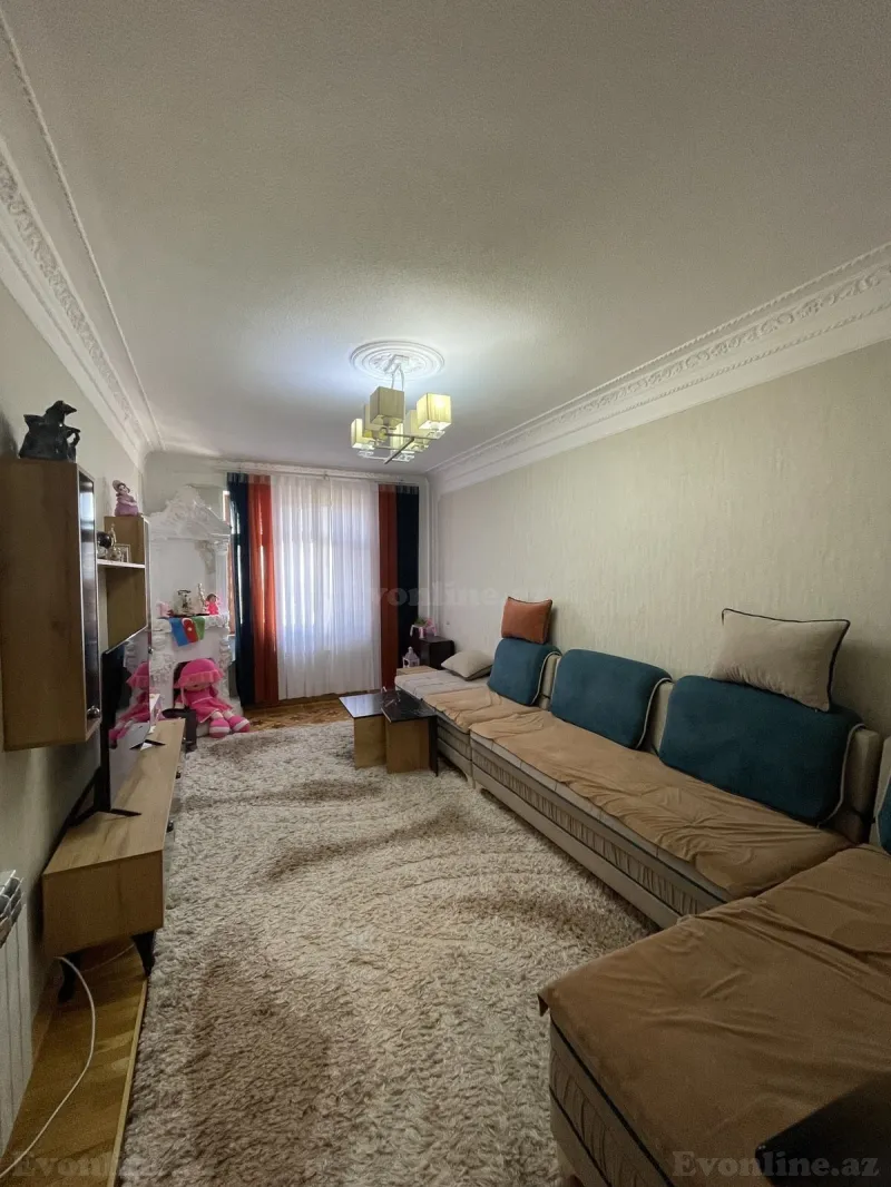 Satılır 5 otaqlı Mənzil Köhnə tikili 120 m² Azadlıq prospekti m.