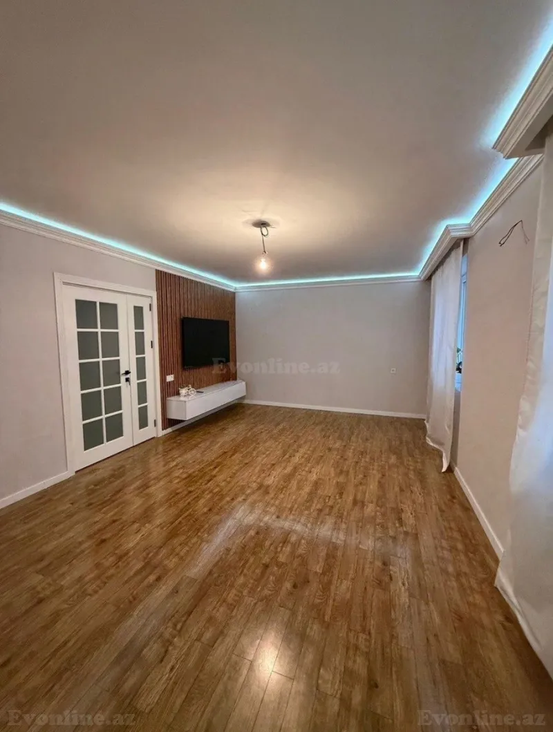 Satılır 5 otaqlı Mənzil Köhnə tikili 110 m² Xalqlar Dostluğu m.