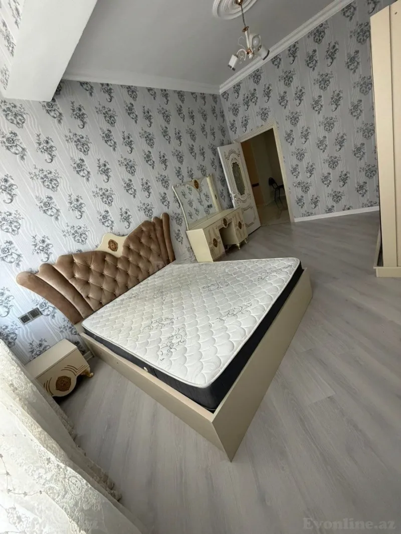 Kirayə verilir 4 otaqlı Mənzil Yeni tikili 118 m² Bakıxanov