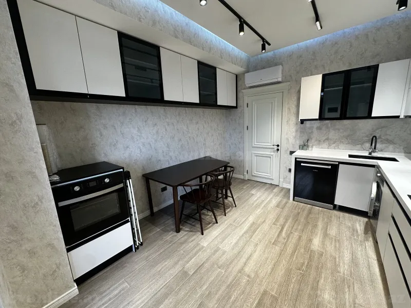 Kirayə verilir 3 otaqlı Mənzil Yeni tikili 99 m² İnşaatçılar m. - şəkil 13