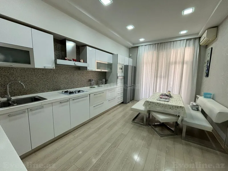 Kirayə verilir 3 otaqlı Mənzil Yeni tikili 140 m² Səbail r. - şəkil 6