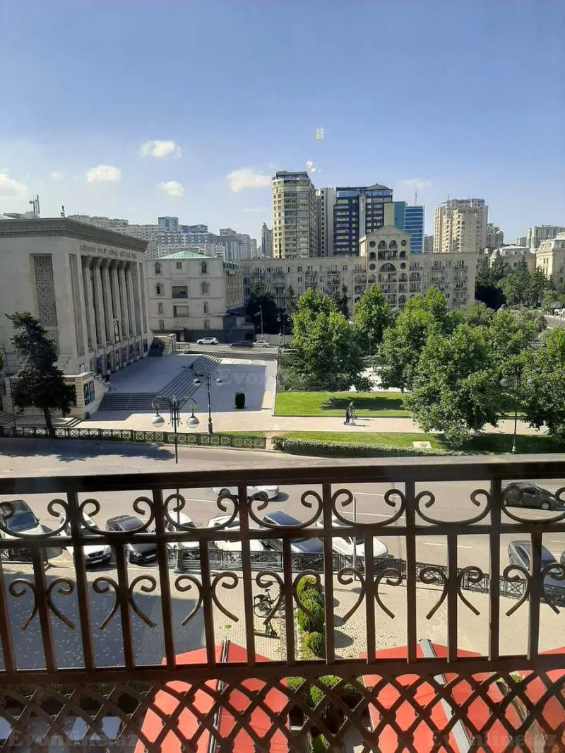 Satılır 3 otaqlı Mənzil Köhnə tikili 80 m² Nizami m.