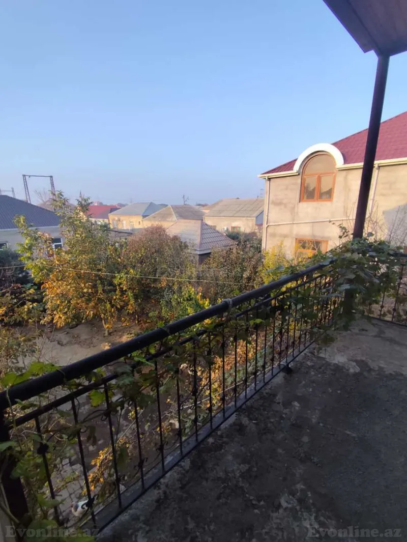 6 otaqlı Həyət evi 240 m² Mərdəkan Satılır