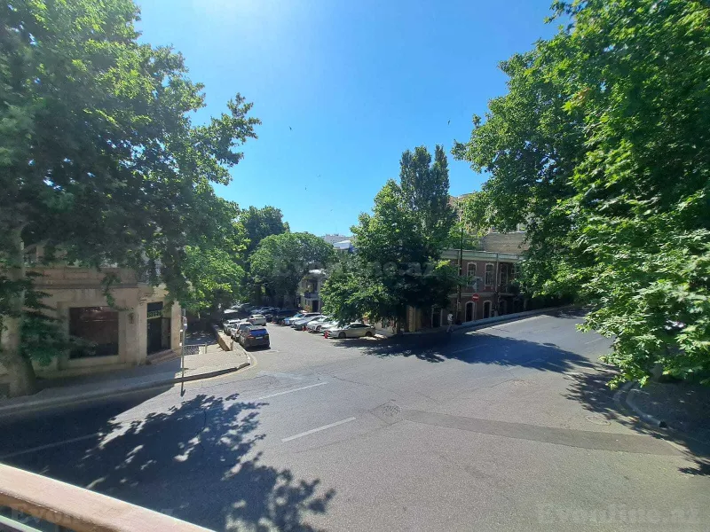 Kirayə verilir 2 otaqlı Mənzil Köhnə tikili 80 m² Səbail r. - şəkil 2