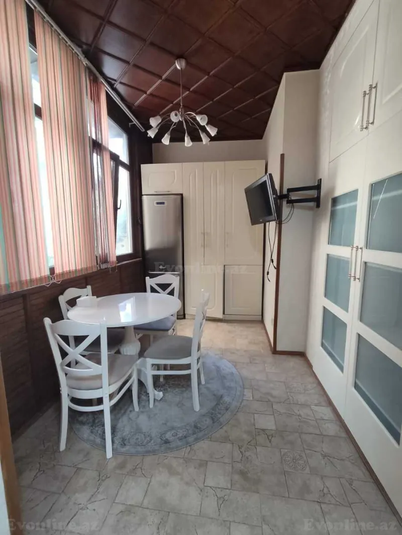 Kirayə verilir 2 otaqlı Mənzil Köhnə tikili 80 m² Səbail r. - şəkil 16