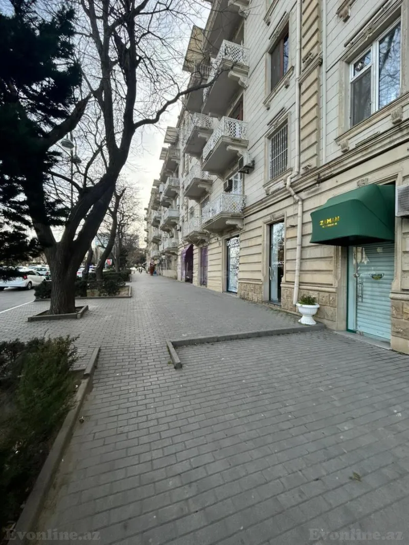 Satılır 2 otaqlı Mənzil Köhnə tikili 45 m² Elmlər Akademiyası m.