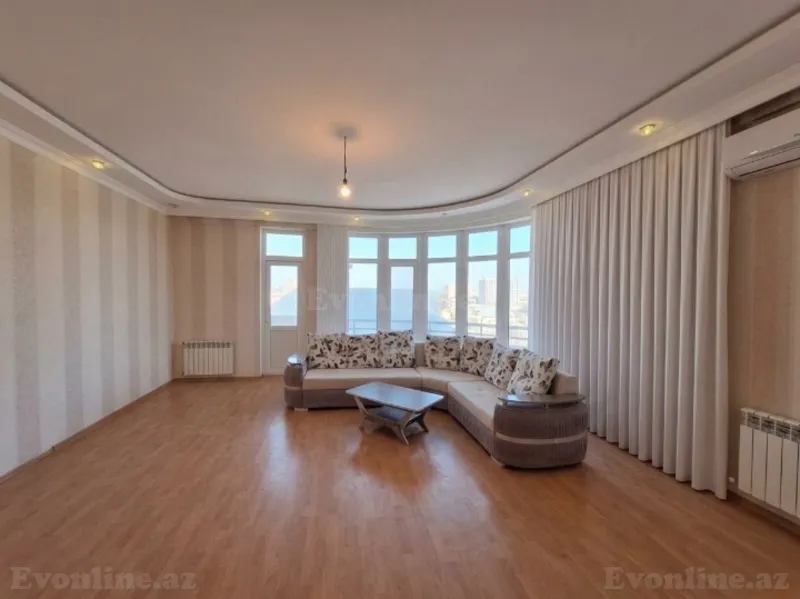 3 otaqlı Mənzil 145 m² İnşaatçılar m. Satılır