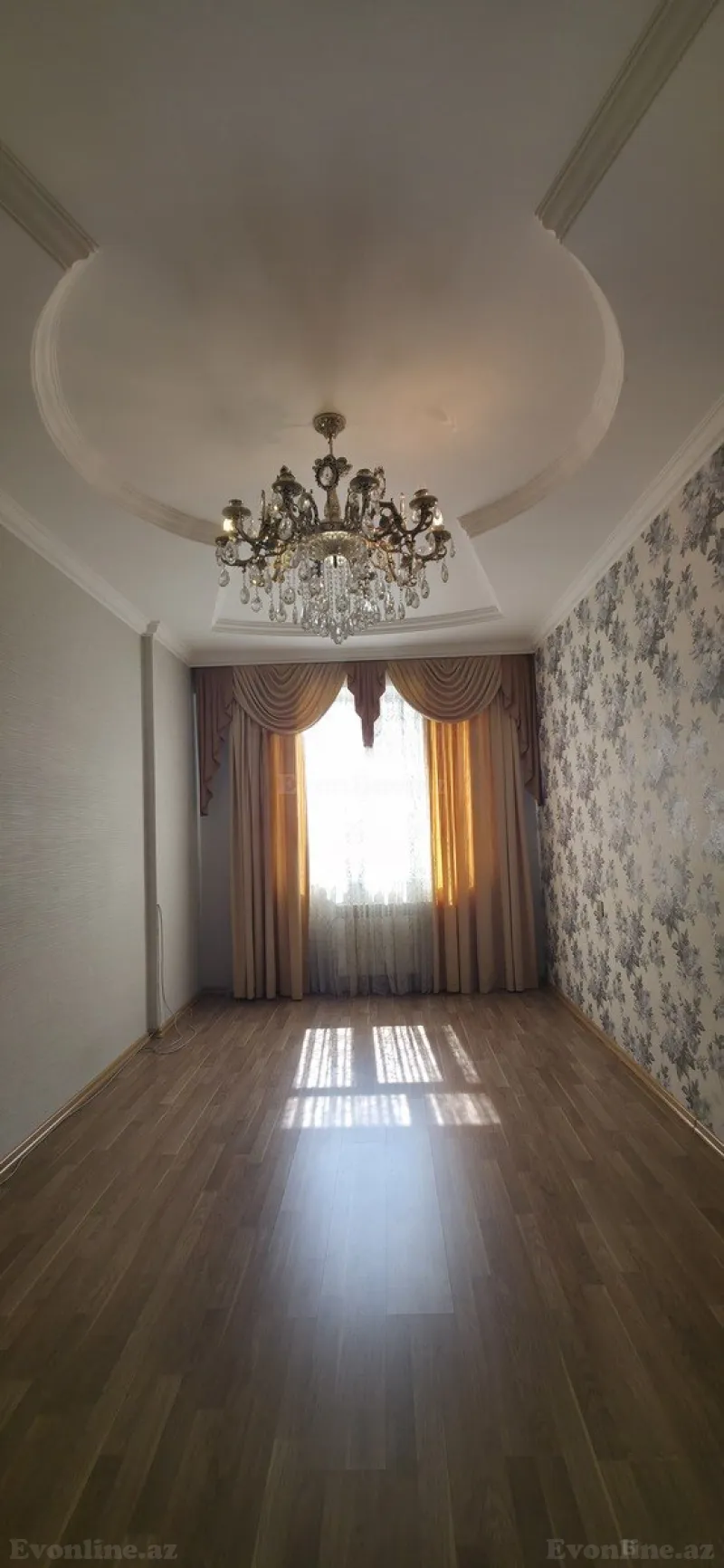 3 otaqlı Mənzil 102 m² İnşaatçılar m. Satılır