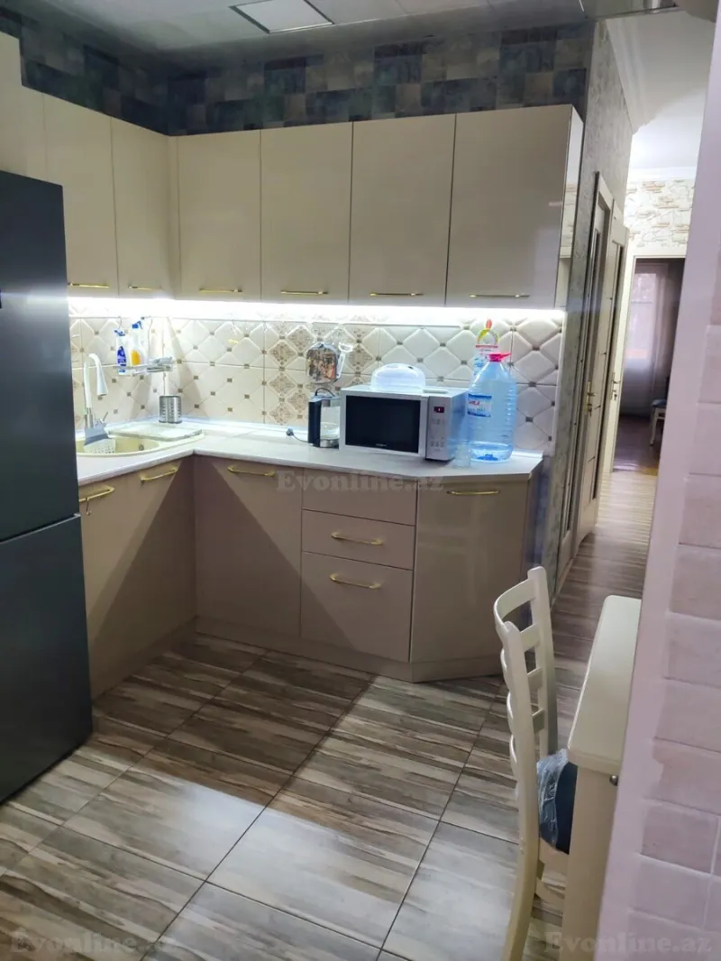 Satılır 3 otaqlı Mənzil Köhnə tikili 90 m² Xətai r. - şəkil 8