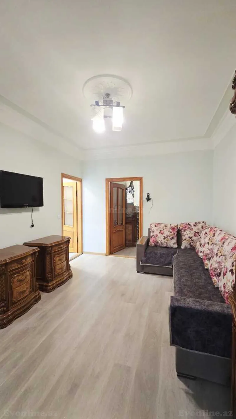 Satılır 3 otaqlı Mənzil Köhnə tikili 50 m² Memar Əcəmi m. - şəkil 2