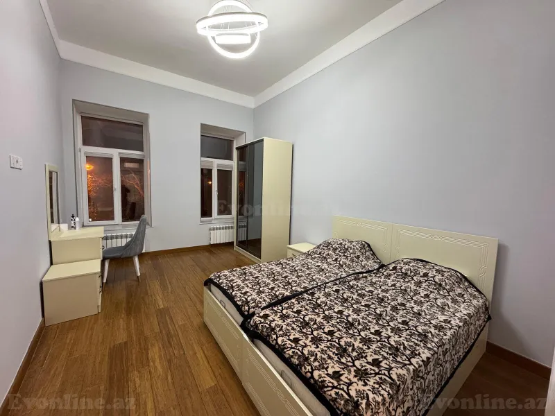 Kirayə verilir 2 otaqlı Mənzil Köhnə tikili 80 m² Sahil m. - şəkil 5
