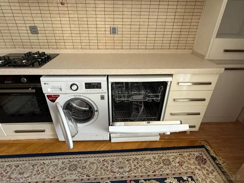 Kirayə verilir 3 otaqlı Mənzil Yeni tikili 130 m² 28 May m. - şəkil 21