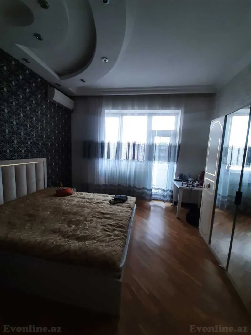 3 otaqlı Mənzil 102 m² 8 Noyabr m. Kirayə verilir