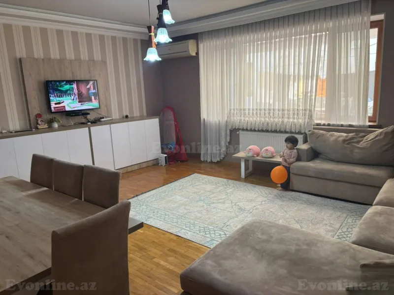 Satılır 5 otaqlı Mənzil Köhnə tikili 120 m² Memar Əcəmi m.