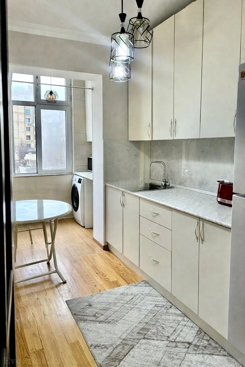 Satılır 2 otaqlı Mənzil Köhnə tikili 60 m² Xalqlar Dostluğu m. - şəkil 3