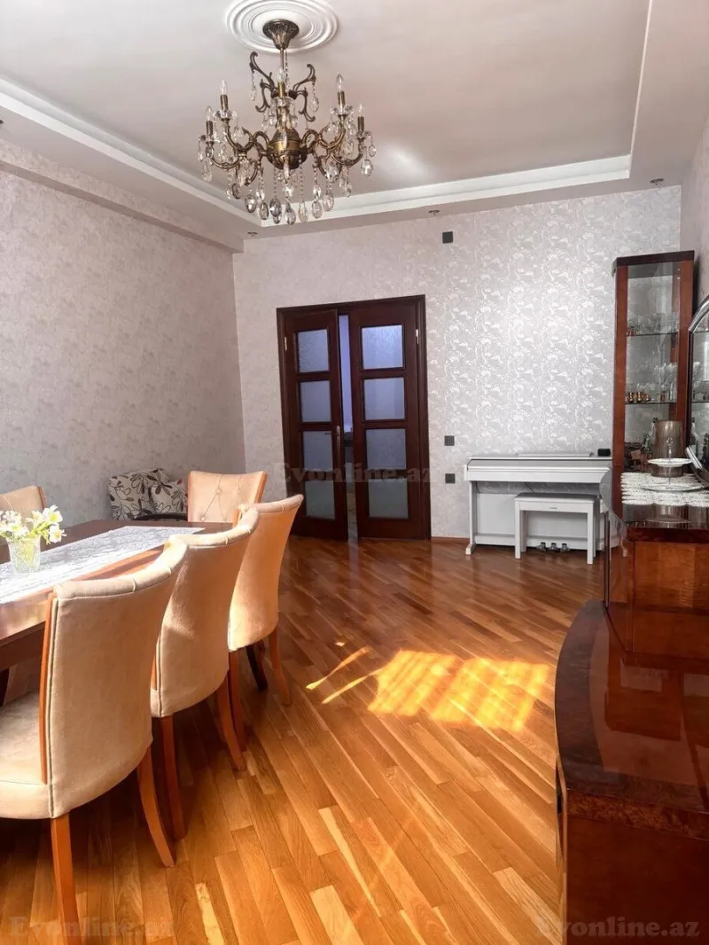 Satılır 3 otaqlı Mənzil Yeni tikili 132 m² İnşaatçılar m. - şəkil 2