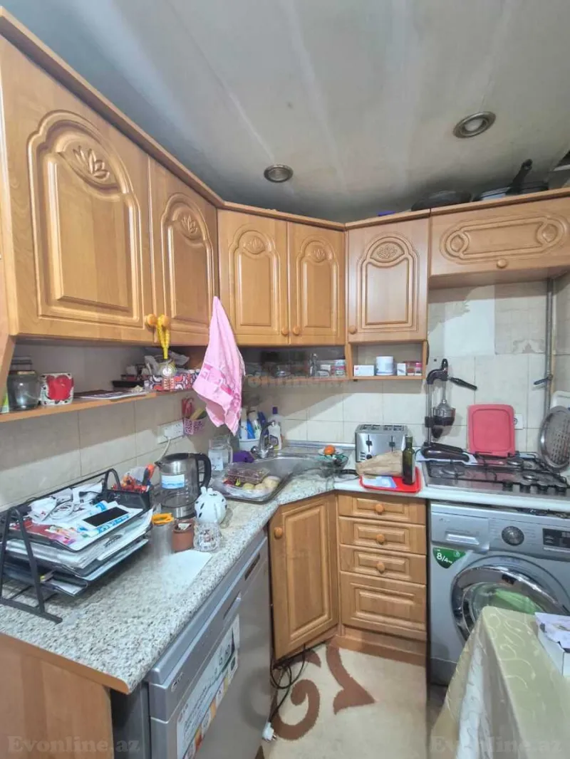 Satılır 3 otaqlı Mənzil Köhnə tikili 65 m² İnşaatçılar m. - şəkil 4