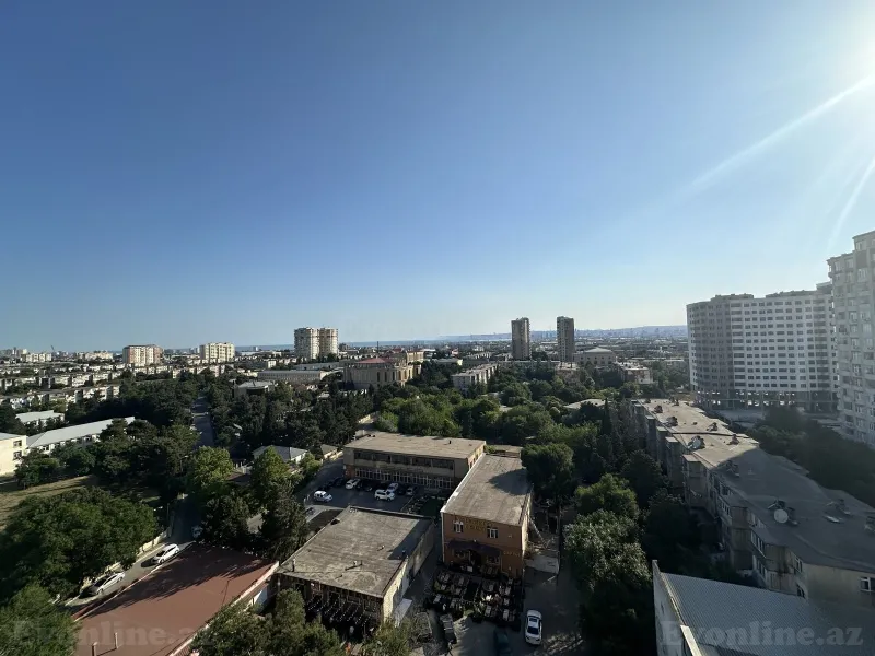 Bakı, Nizami r., Neftçilər m.da 3 otaqlı mənzil satılır