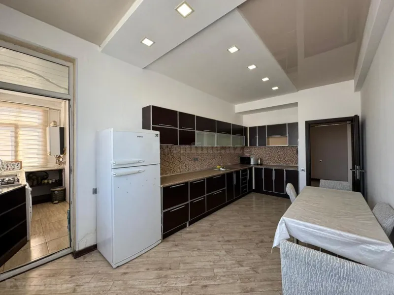 Kirayə verilir 7 otaqlı Mənzil Yeni tikili 240 m² Nərimanov r. - şəkil 17