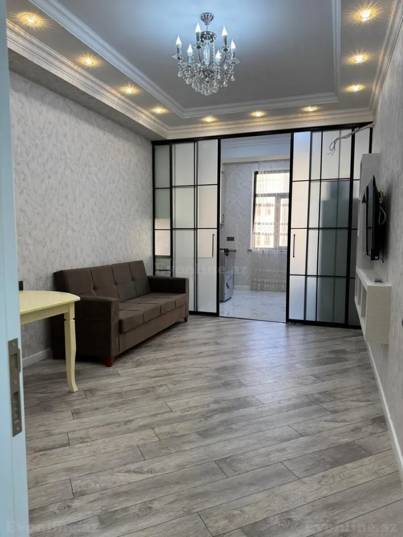 2 otaqlı Mənzil 70 m² 8 Noyabr m. Kirayə verilir