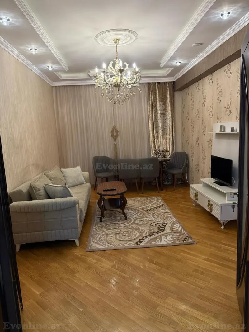 3 otaqlı Mənzil 100 m² 8 Noyabr m. Kirayə verilir