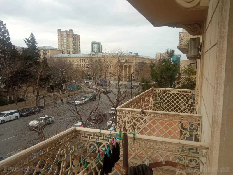 3 otaqlı Mənzil 100 m² Elmlər Akademiyası m. Satılır