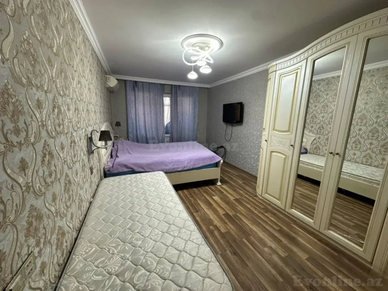 Satılır 4 otaqlı Mənzil Köhnə tikili 90 m² Xalqlar Dostluğu m. - şəkil 2