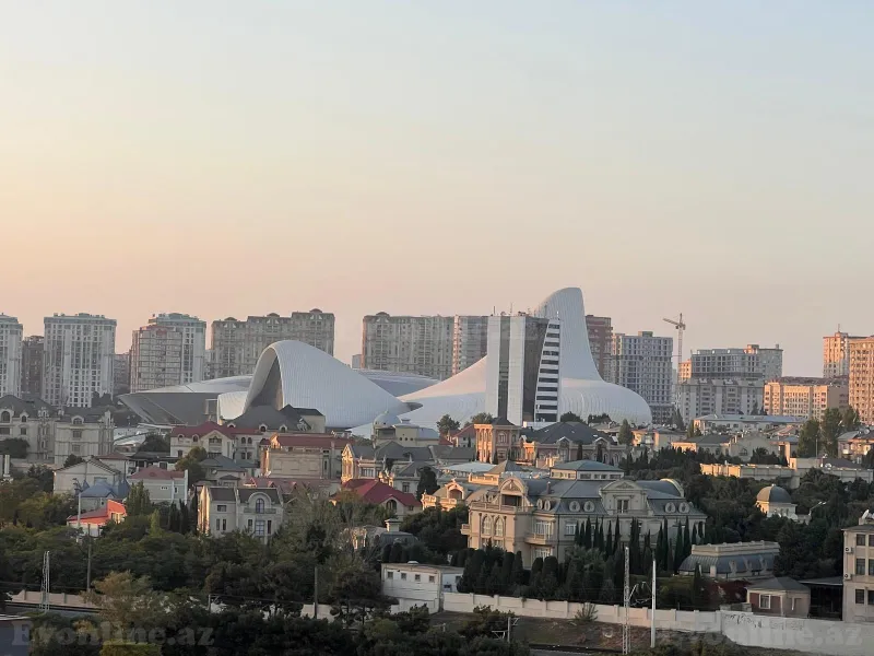 3 otaqlı Mənzil 100 m² Xətai r. Kirayə verilir