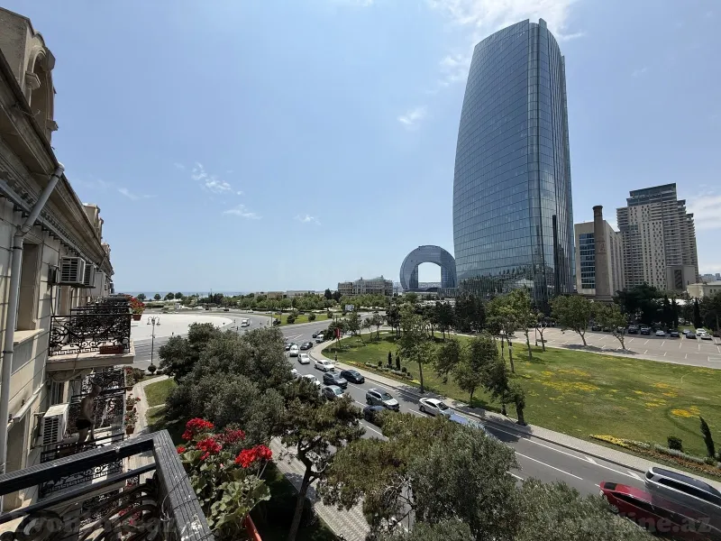 3 otaqlı Mənzil 90 m² Xətai r. Satılır