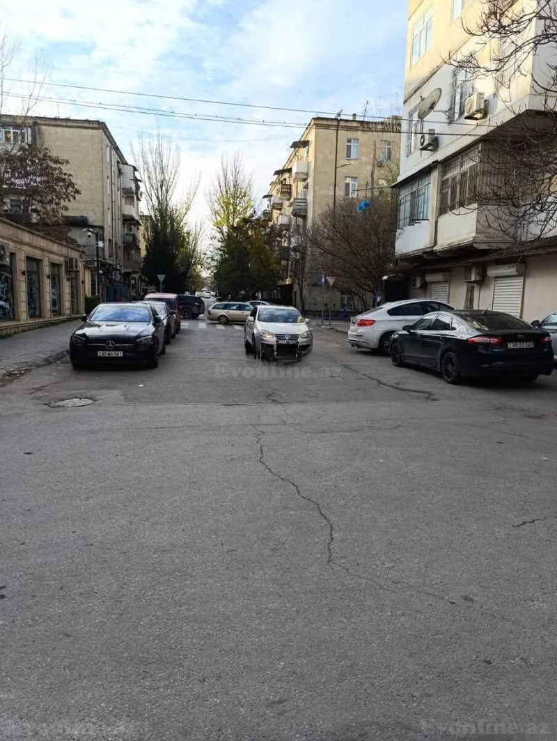 Satılır 2 otaqlı Mənzil Köhnə tikili 62 m² Elmlər Akademiyası m. - şəkil 2