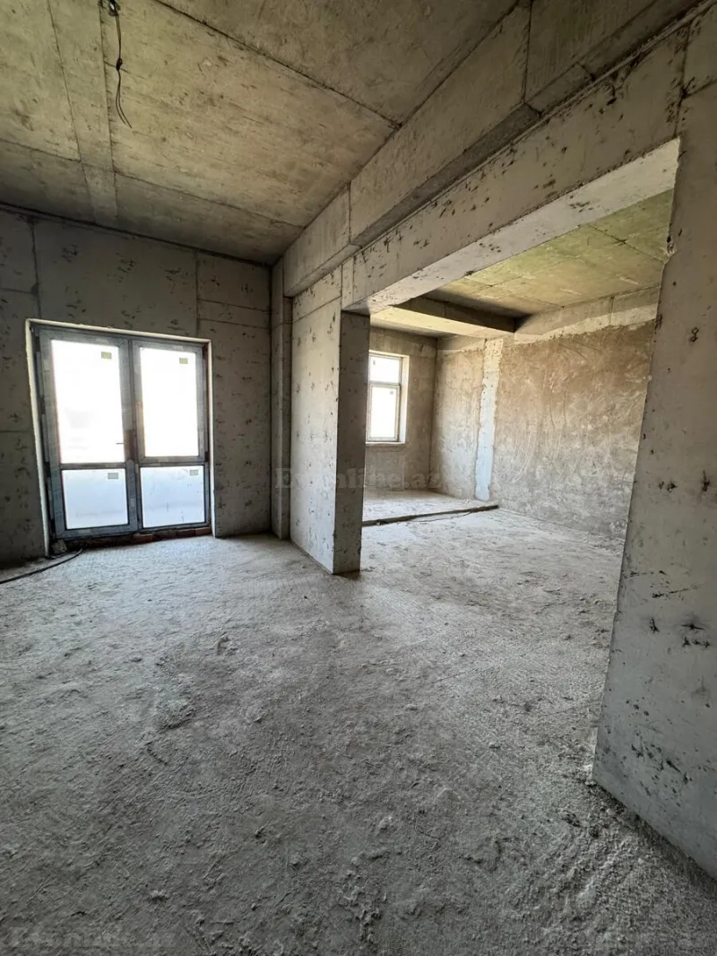 3 otaqlı Mənzil 123 m² İnşaatçılar m. Satılır