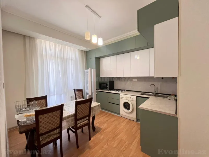 3 otaqlı Mənzil 75 m² 8 Noyabr m. Kirayə verilir