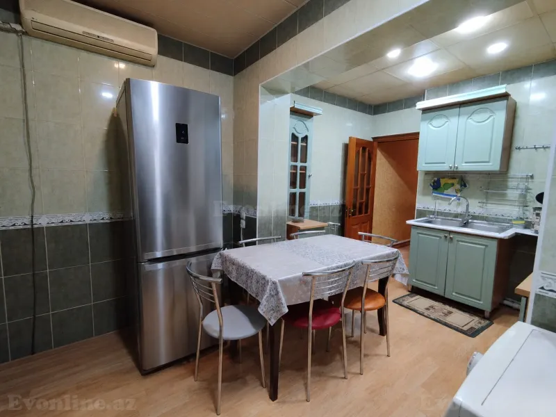 Kirayə verilir 4 otaqlı Mənzil Köhnə tikili 120 m² İnşaatçılar m.