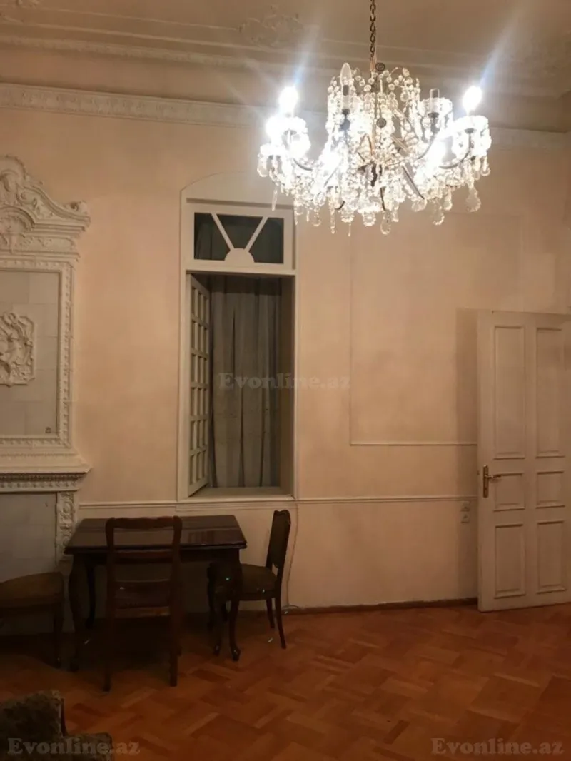 Satılır 3 otaqlı Mənzil Köhnə tikili 106 m² Səbail r. - şəkil 4