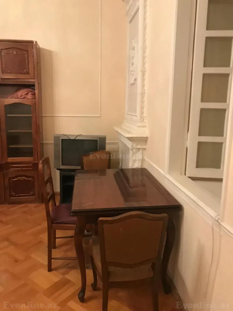 Satılır 3 otaqlı Mənzil Köhnə tikili 106 m² Səbail r. - şəkil 7
