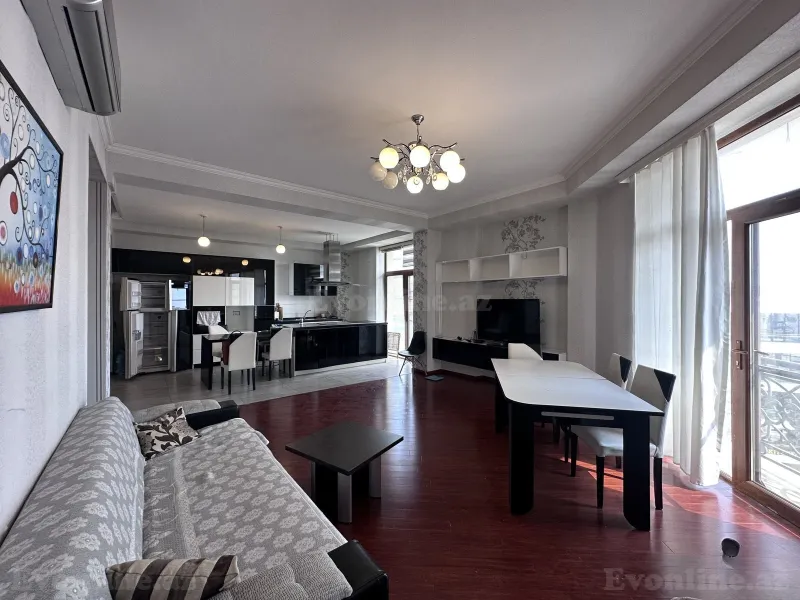 Kirayə verilir 4 otaqlı Mənzil Yeni tikili 145 m² Ağ şəhər
