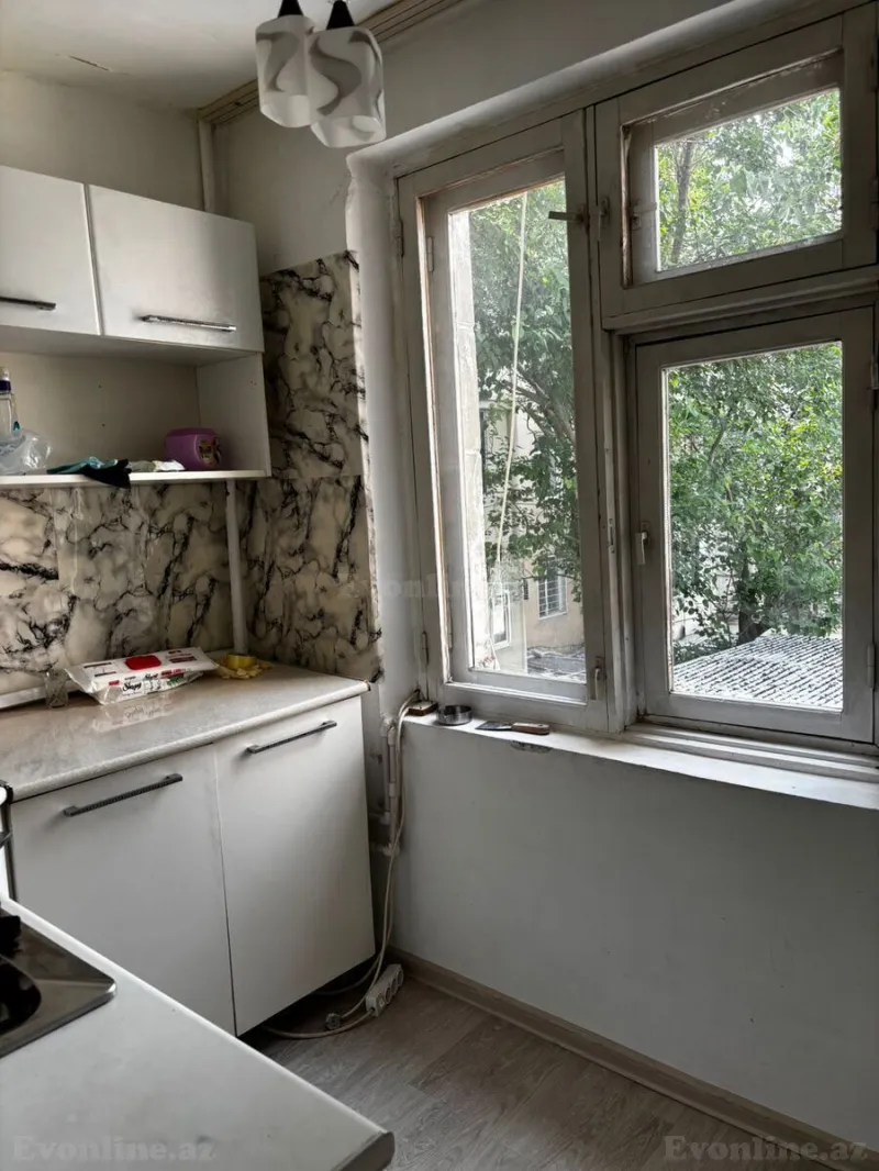 Satılır 2 otaqlı Mənzil Köhnə tikili 60 m² İnşaatçılar m.