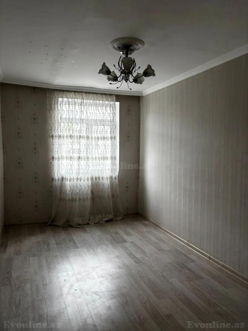 Satılır 2 otaqlı Mənzil Köhnə tikili 60 m² İnşaatçılar m. - şəkil 3