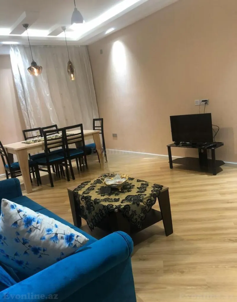 3 otaqlı Mənzil 106 m² İnşaatçılar m. Satılır