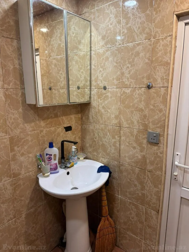 Kirayə verilir 2 otaqlı Mənzil Köhnə tikili 55 m² Memar Əcəmi m. - şəkil 6