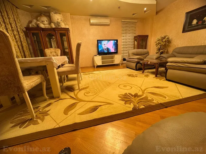 3 otaqlı Mənzil 140 m² Nizami m. Kirayə verilir