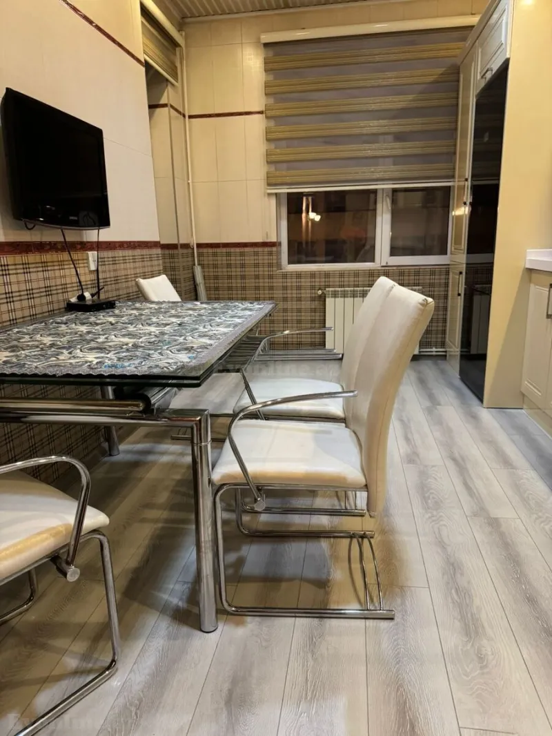 Kirayə verilir 3 otaqlı Mənzil Yeni tikili 140 m² Nizami m. - şəkil 15
