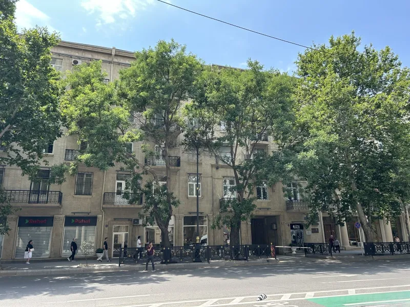 Kirayə verilir 4 otaqlı Mənzil Köhnə tikili 100 m² Yasamal r. - şəkil 2